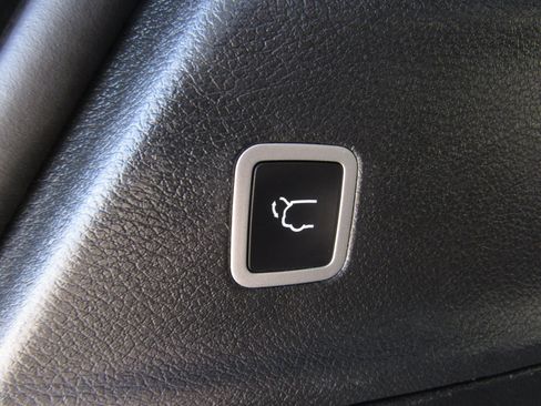 Used 2025 Chrysler Pacifica Limited FWD image 14