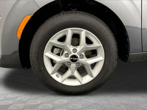 Used 2025 Kia Soul LX w/ LX Technology Package FWD image 31