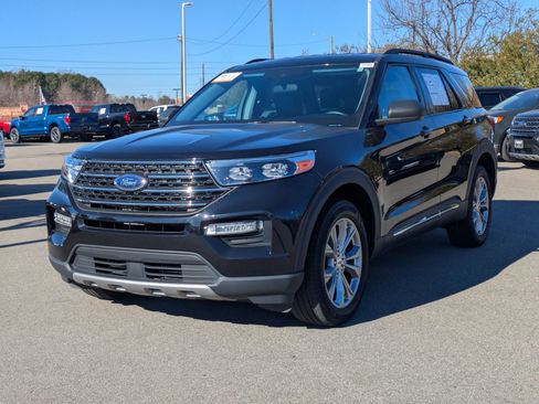 Certified 2023 Ford Explorer XLT w/ Equipment Group 202A image 8