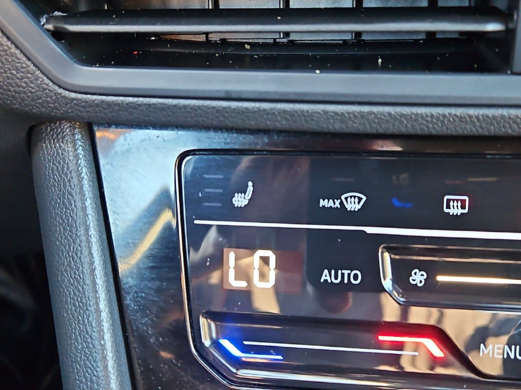 Certified 2025 Volkswagen Jetta Sport FWD image 18