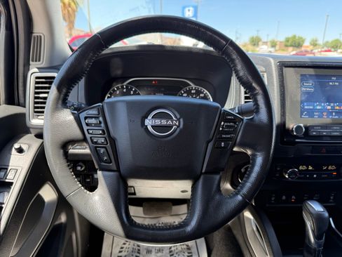 Used 2022 Nissan Frontier SV AWD/4WD image 16