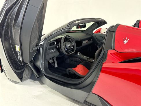 Used 2023 Maserati MC20 Spyder RWD image 12