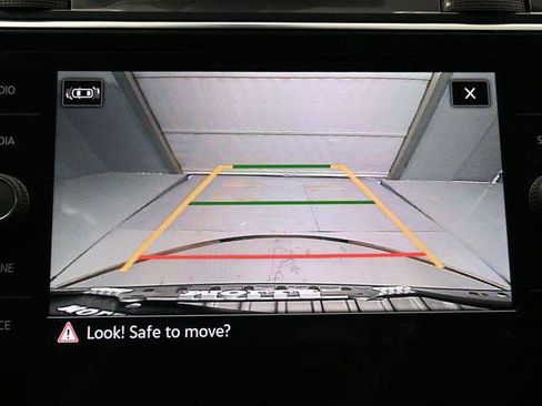 Used 2022 Volkswagen Tiguan SE R-Line image 21