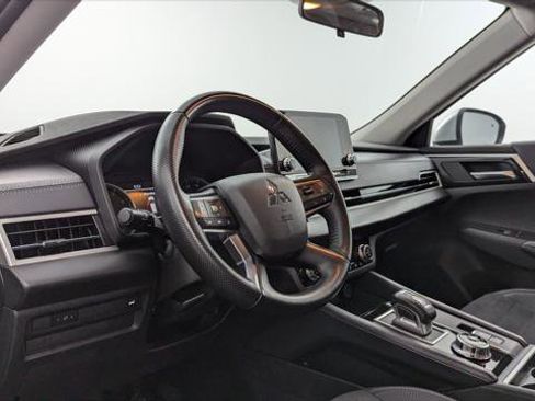 Used 2024 Mitsubishi Outlander SE image 23