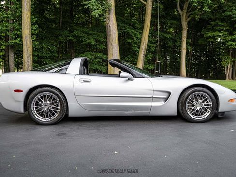 Used 1999 Chevrolet Corvette Coupe w/ Performance Handling Pkg RWD image 9