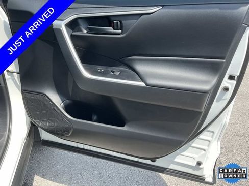 Used 2021 Toyota RAV4 LE AWD/4WD image 32