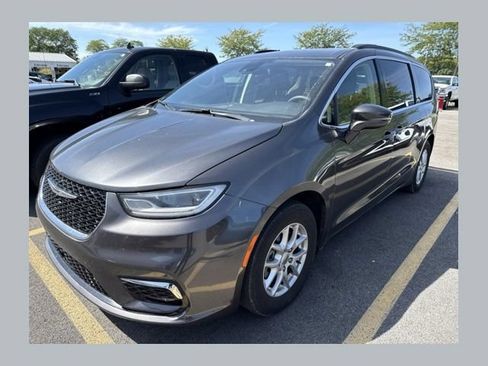 Used 2022 Chrysler Pacifica Touring-L FWD image 1