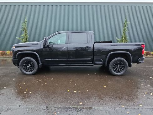 Used 2024 Chevrolet Silverado 2500 High Country w/ High Country Premium Package image 3