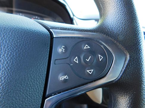 Used 2023 Chevrolet Traverse LS AWD/4WD image 18