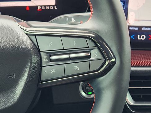 Used 2024 Chevrolet Traverse RS FWD image 29