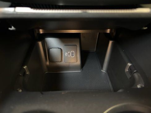 New 2025 Ford Explorer Active image 13