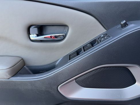 Certified 2023 Nissan Frontier SV w/ SV Convenience Package image 17