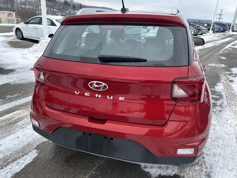 Used 2025 Hyundai Venue Limited image 12
