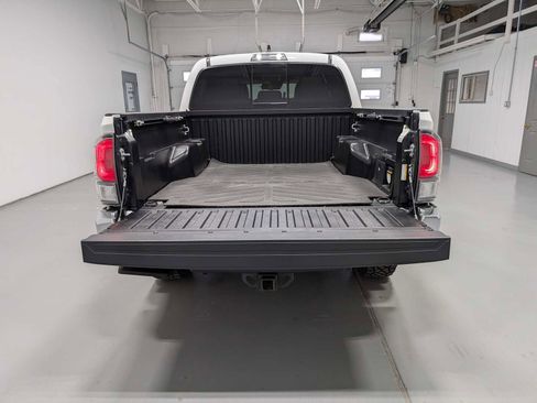 Used 2022 Toyota Tacoma TRD Off-Road image 40