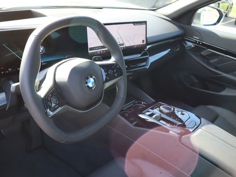 Used 2024 BMW 530i xDrive image 10