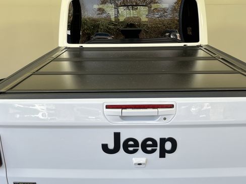 Used 2023 Jeep Gladiator Overland image 5