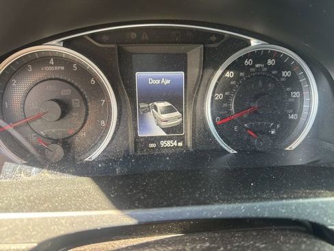 Used 2017 Toyota Camry SE w/ Moonroof Package FWD image 2
