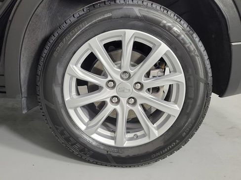 Used 2023 Cadillac XT4 Luxury w/ Cold Weather Package FWD image 10