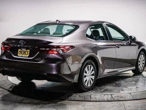 Used 2021 Toyota Camry LE image 4