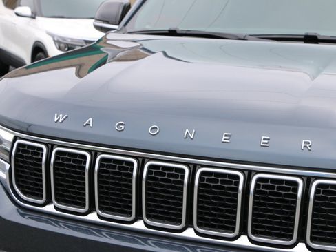 Used 2023 Jeep Wagoneer Series II w/ Premium Group I AWD/4WD image 12