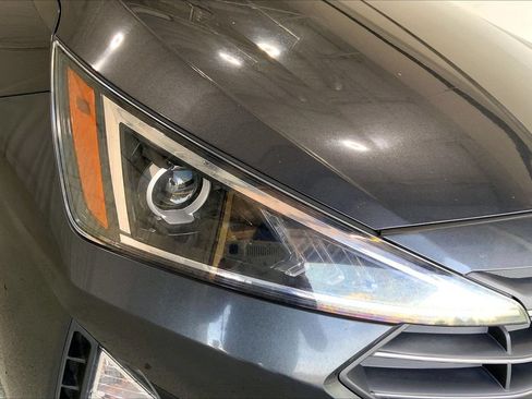 Used 2020 Hyundai Elantra SE FWD image 28
