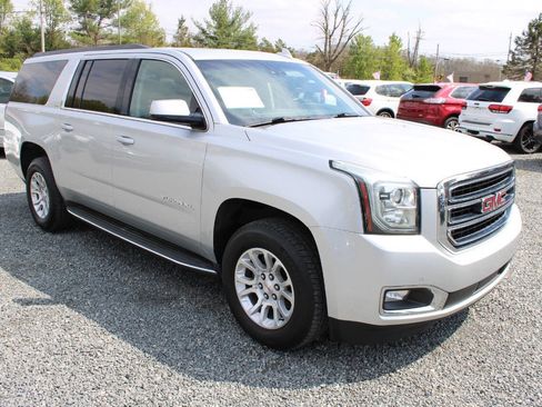 Used 2015 GMC Yukon XL SLT w/ Open Road Package AWD/4WD image 4
