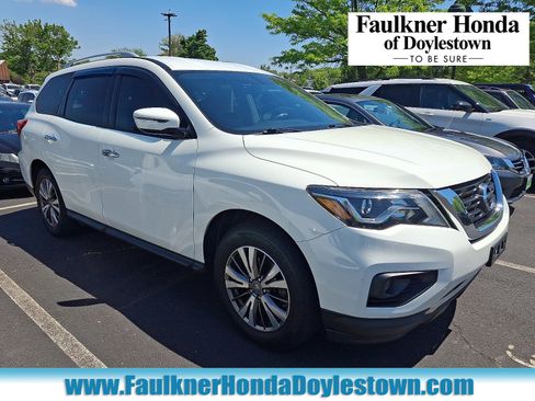 Used 2019 Nissan Pathfinder SV AWD/4WD image 1