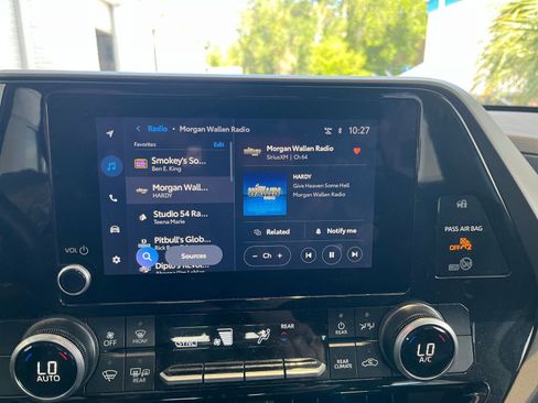 Used 2025 Toyota Highlander LE FWD image 20