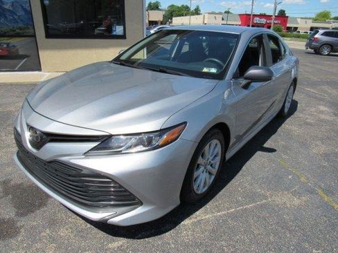Used 2018 Toyota Camry LE FWD image 1