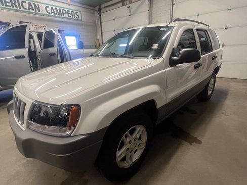 Used 2004 Jeep Grand Cherokee Laredo w/ Tan Your Hide Group image 2