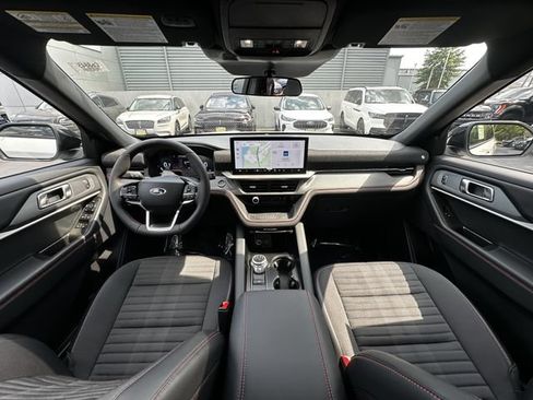 Certified 2025 Ford Explorer ST-Line AWD/4WD image 3
