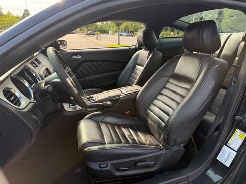 Used 2012 Ford Mustang GT Premium w/ HID Headlamps & Security Pkg RWD image 9