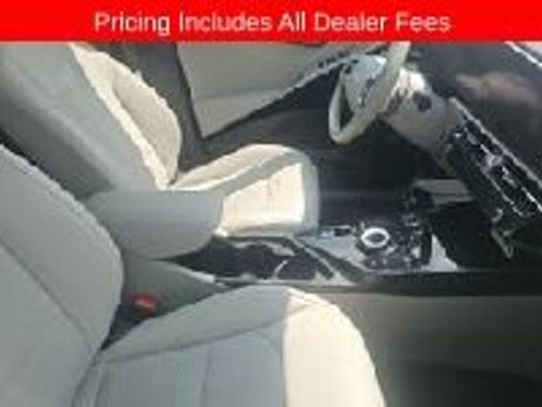 Certified 2023 Kia Niro Wind w/ Wind Preserve Package FWD image 7
