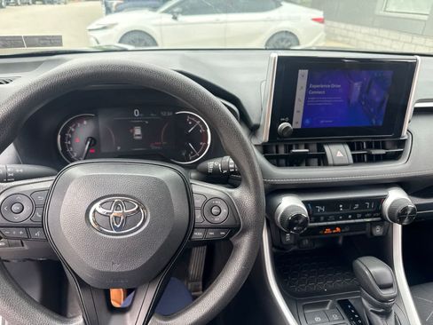 Used 2025 Toyota RAV4 XLE AWD/4WD image 18