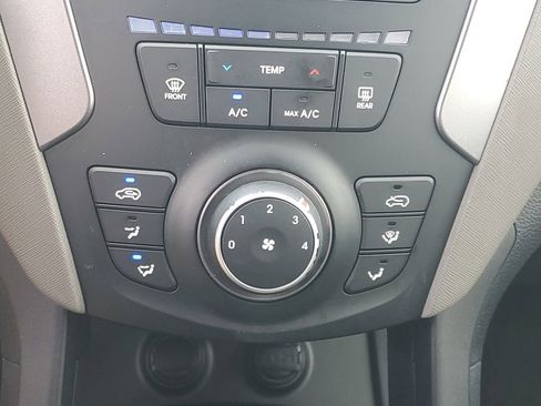 Used 2015 Hyundai Santa Fe Sport FWD image 29