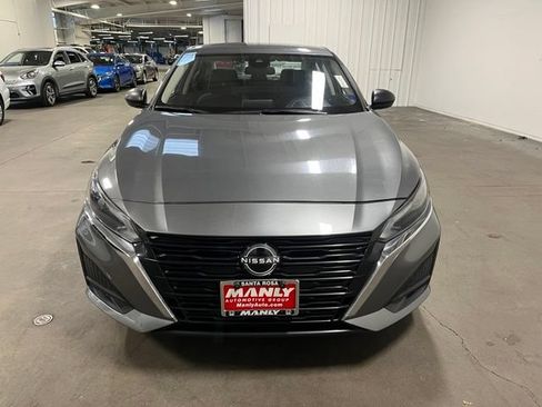 Used 2024 Nissan Altima 2.5 SV FWD image 8