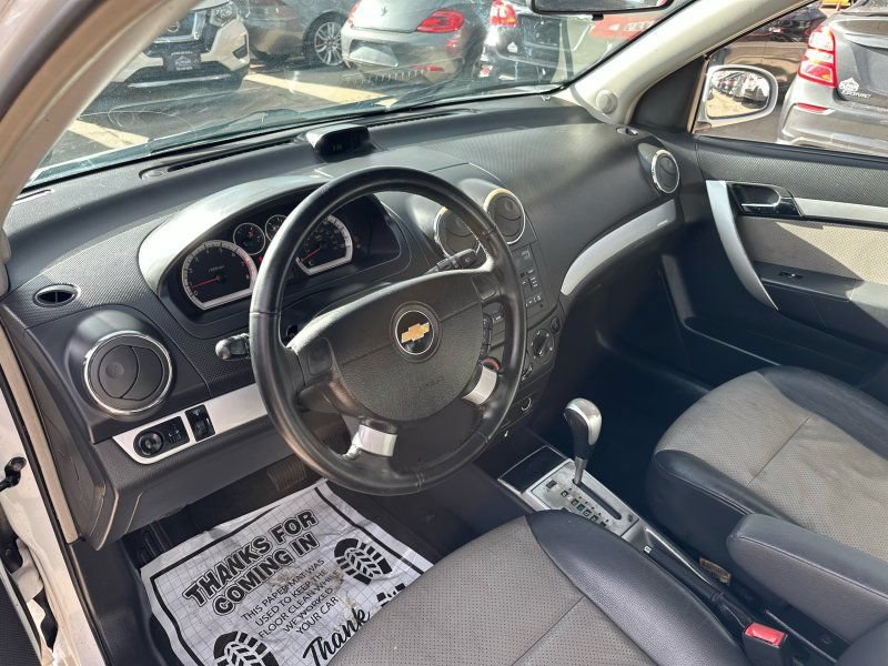 Used 2011 Chevrolet Aveo5 LT FWD image 24