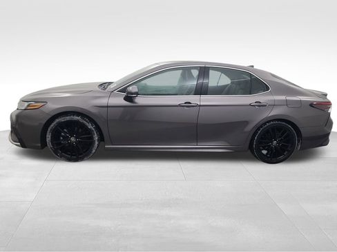 Used 2024 Toyota Camry XSE w/ Navigation Package image 9