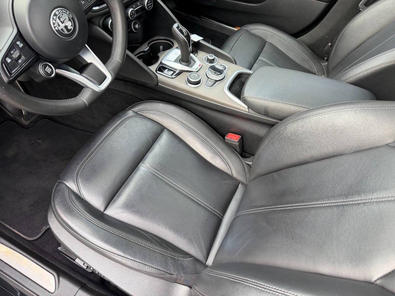 Used 2022 Alfa Romeo Giulia Ti AWD/4WD image 17