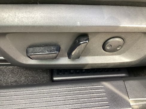 Used 2024 Nissan Rogue SL AWD/4WD image 16