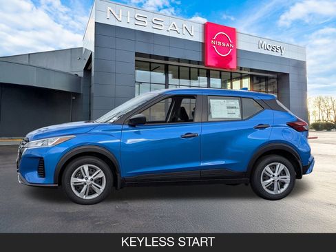 New 2025 Nissan Kicks Play S image 5