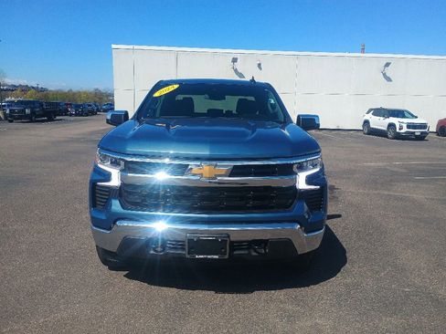 Used 2024 Chevrolet Silverado 1500 LT AWD/4WD image 2