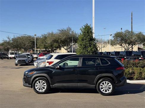 Certified 2024 Toyota Corolla Cross LE image 4