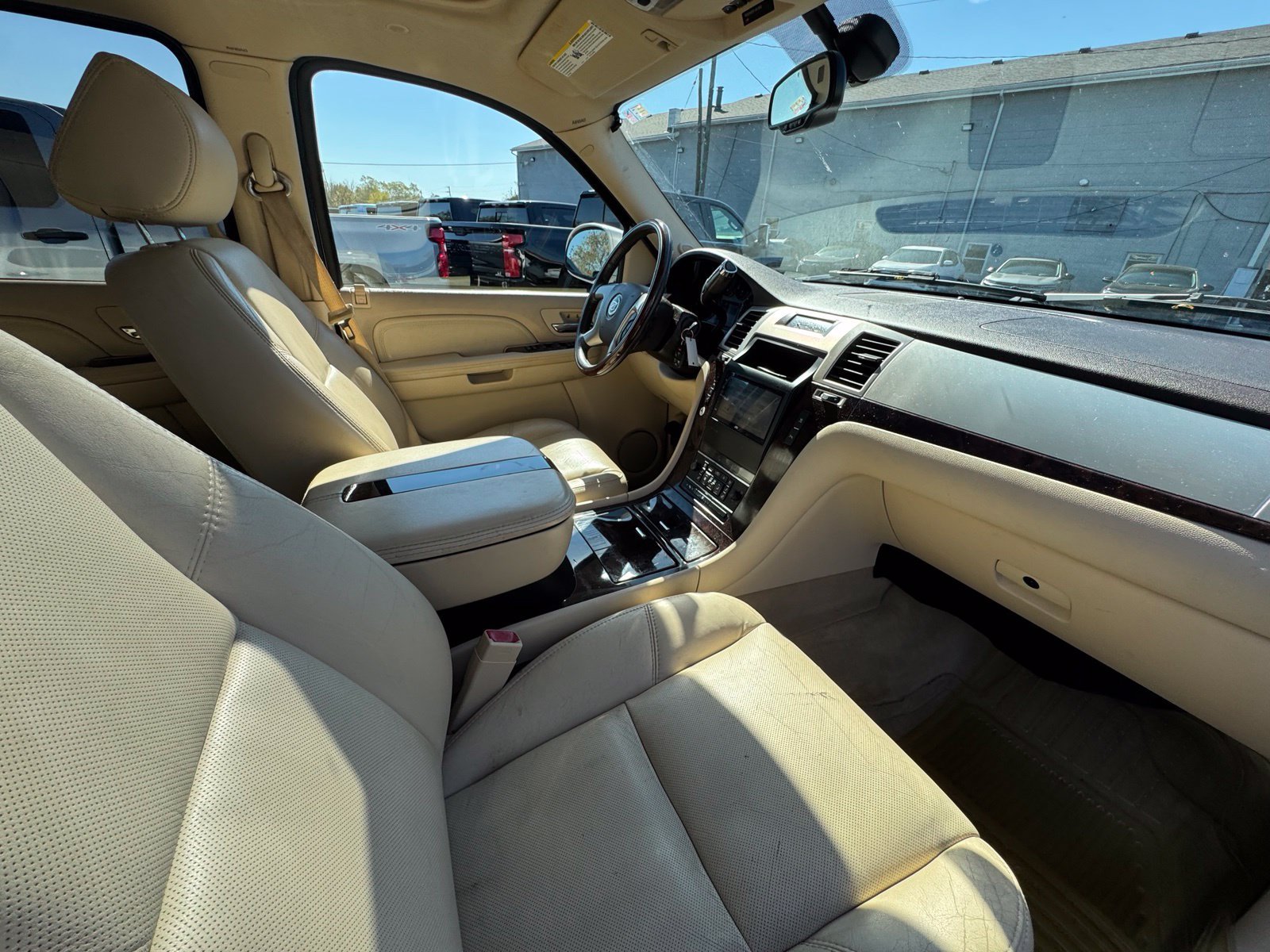 Used 2007 Cadillac Escalade AWD w/ Climate Package image 35