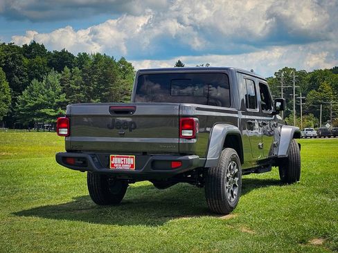 New 2026 Jeep Gladiator Sport AWD/4WD image 3