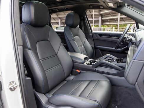 Certified 2025 Porsche Cayenne GTS image 62