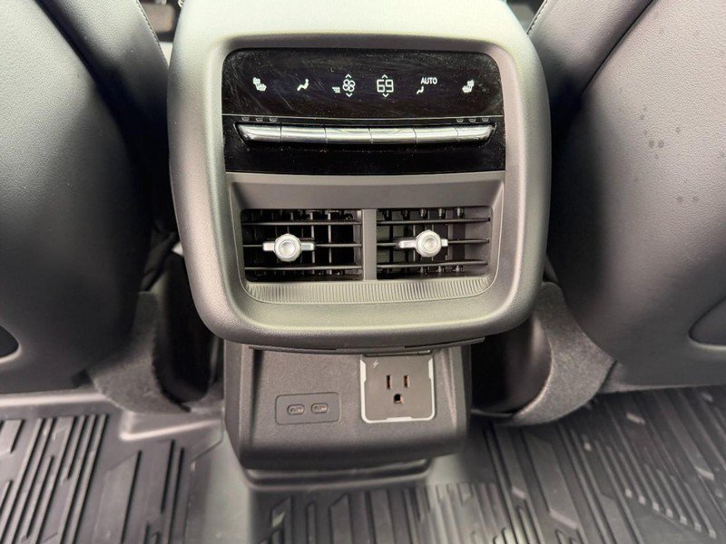 Used 2025 Cadillac Lyriq Luxury w/ LPO, Floor Liner Package AWD/4WD image 9