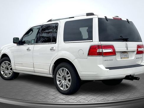 Used 2014 Lincoln Navigator 2WD image 2