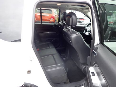 Used 2016 Jeep Compass High Altitude AWD/4WD image 10