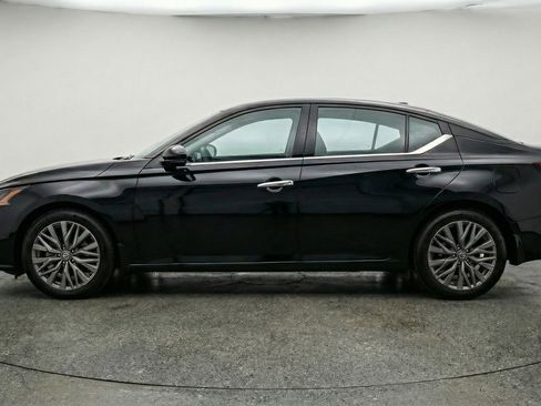 Used 2025 Nissan Altima 2.5 SV image 5